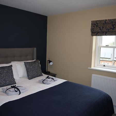 Canal View Cottage With Log Fire & Parking Blisworth Extérieur photo