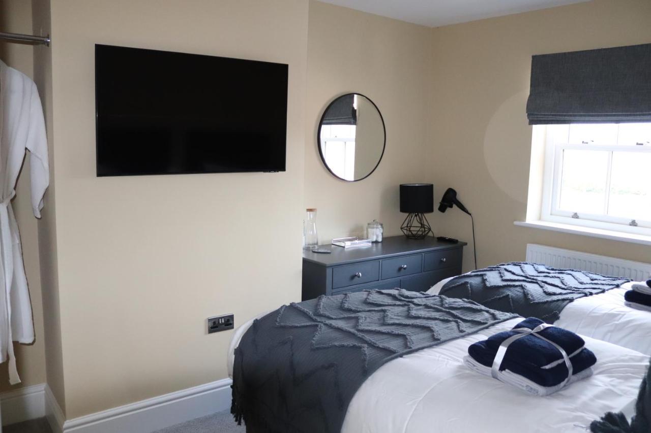 Canal View Cottage With Log Fire & Parking Blisworth Extérieur photo