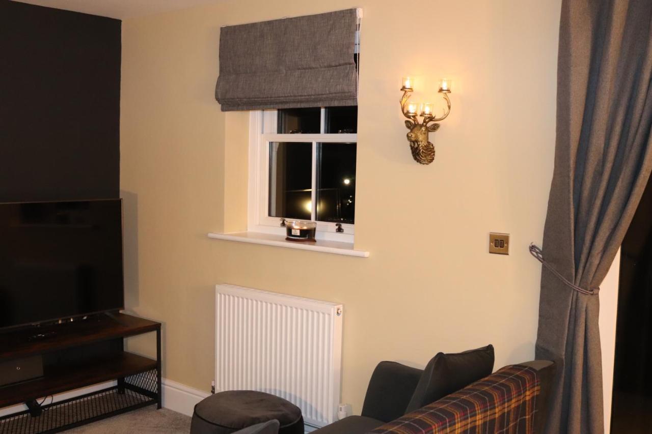 Canal View Cottage With Log Fire & Parking Blisworth Extérieur photo