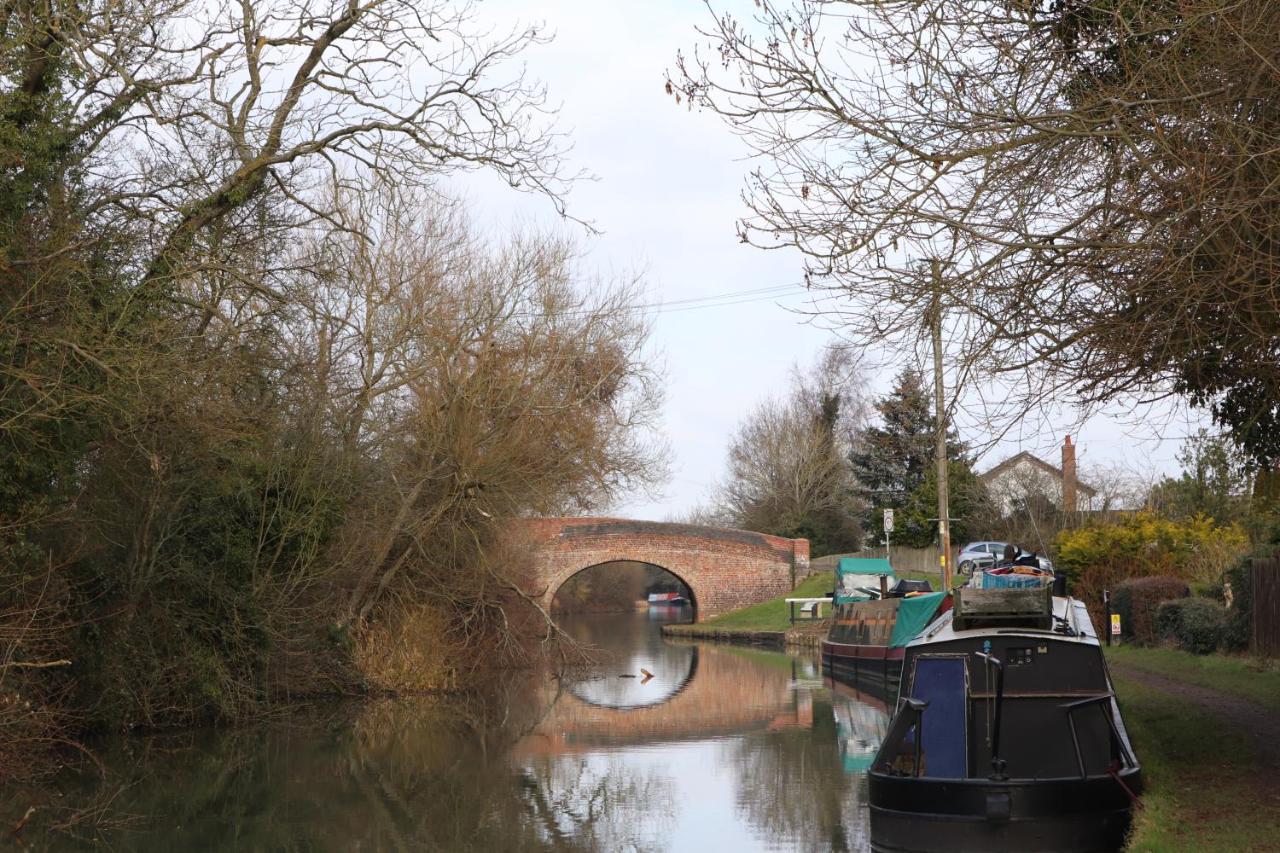 Canal View Cottage With Log Fire & Parking Blisworth Extérieur photo